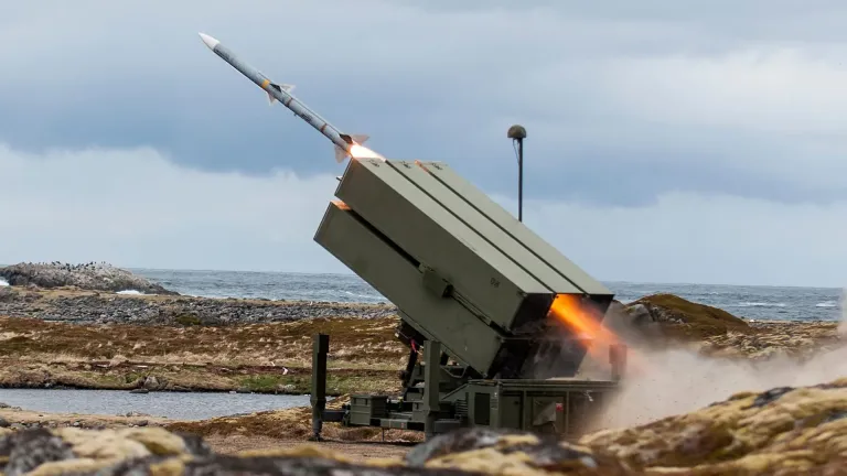 مصر تحصل أخيرًا على الموافقة لشراء صواريخ AIM-120 AMRAAM
