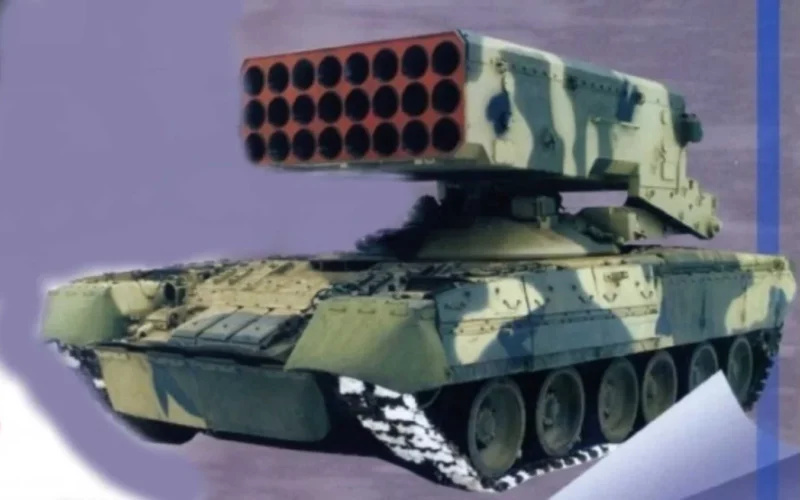 روسيا تدفع بـ TOS-1A على هيكل T-80 في أول انتشار حراري بأوكرانيا