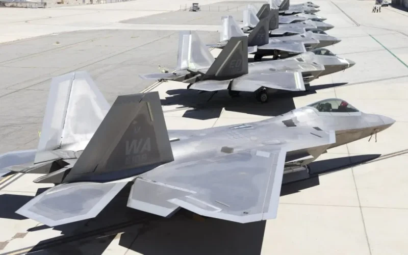 حزمة ترقية جديدة لطائرة F-22 للحفاظ على قدرتها على العمل