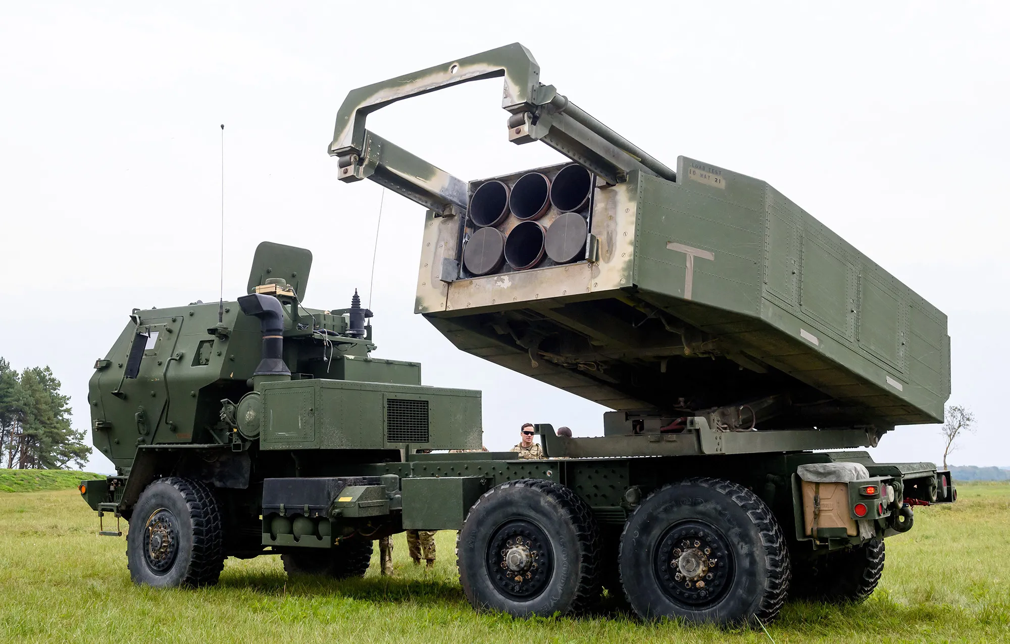 البحرين تعزز قدراتها الدفاعية بنظام HIMARS الأمريكي عالي الدقة