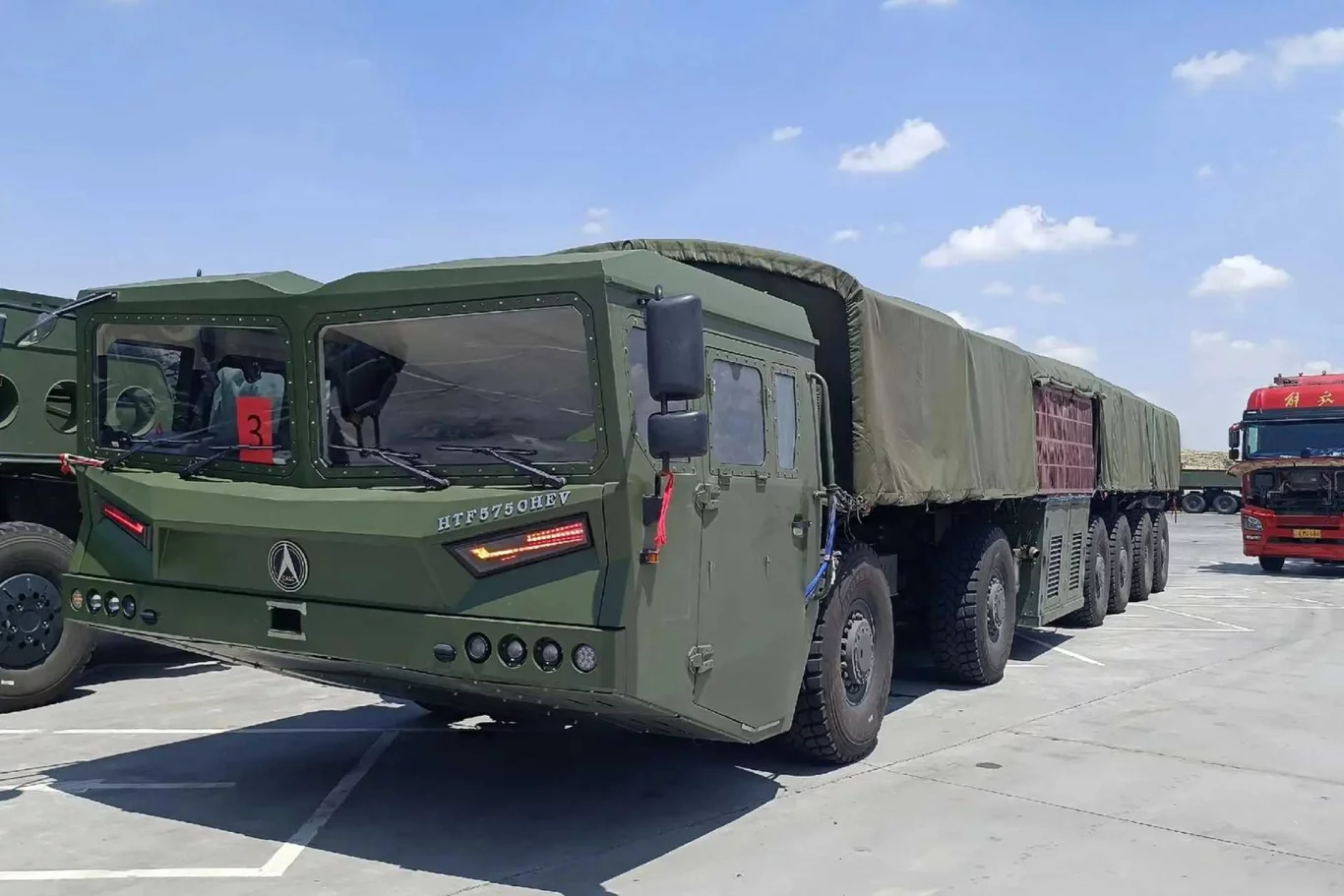 الصين تكشف عن حاملة صواريخ HTF 5750 HEV الشبحية 12×12