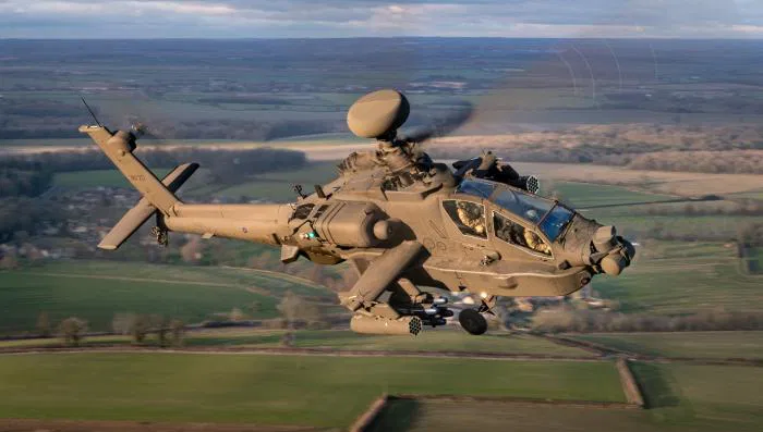 أباتشي AH-64E تتحول من قاتلة دبابات إلى سلاح مضاد للطائرات المسيّرة