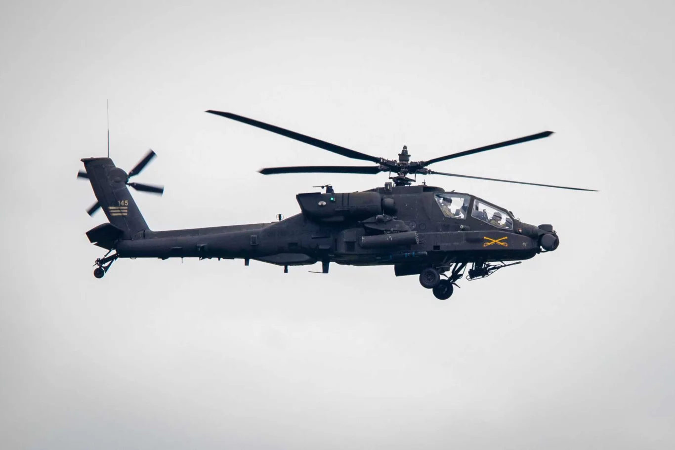 أباتشي AH-64E تتحول من قاتلة دبابات إلى سلاح مضاد للطائرات المسيّرة