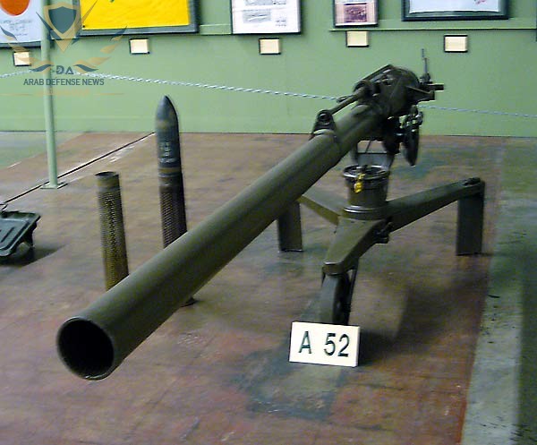 "الجيش الفنزويلي يستعرض مدافع M40A1 في مناورة مضادة للدبابات