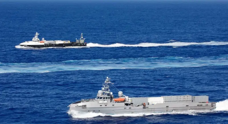 الصين تبني حاملة صواريخ شبه غاطسة جديدة