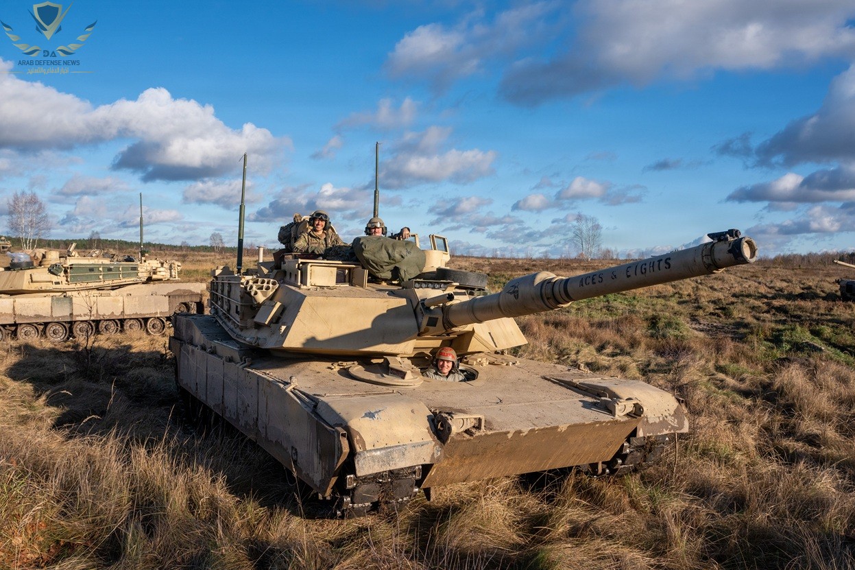 الجيش الأمريكي يختبر قدرة حركة دبابة أبرامز في الوحل البولندي