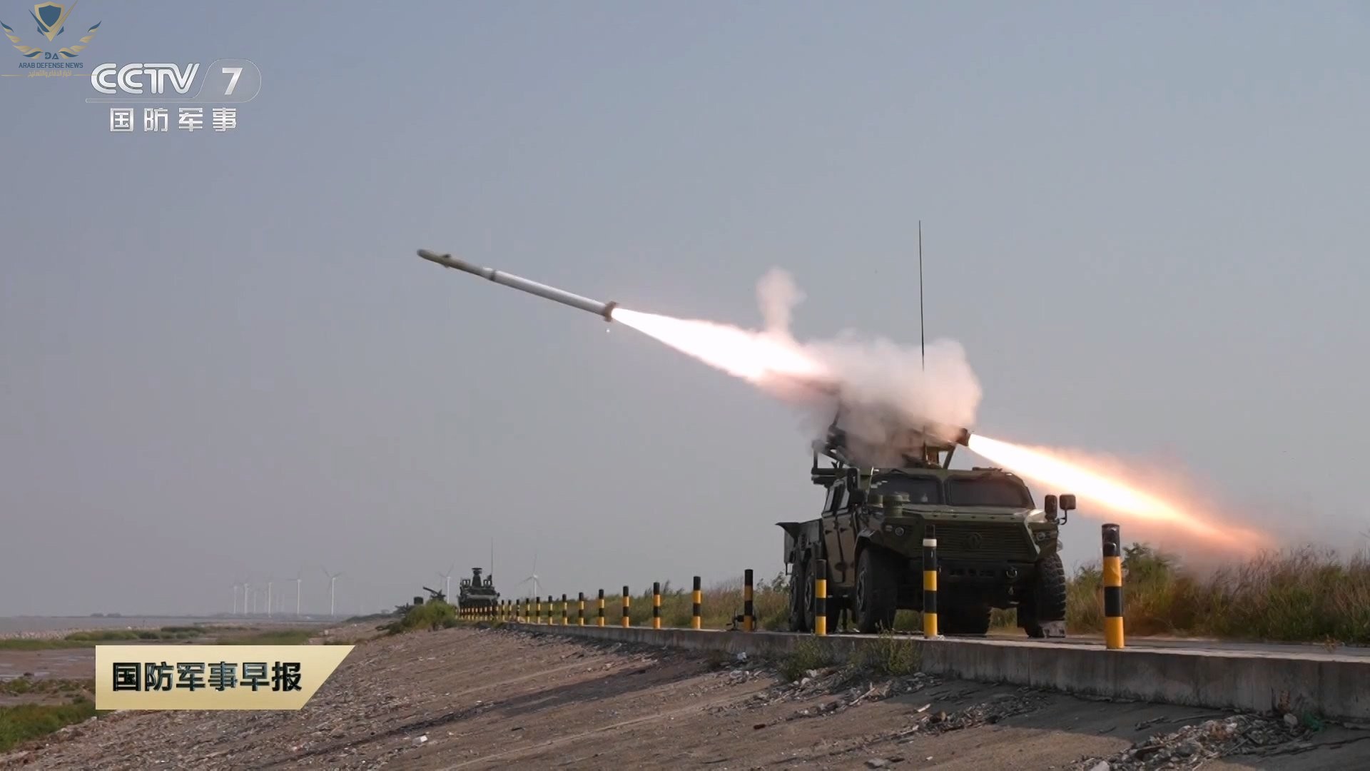 الصين تكشف نظام الدفاع الجوي البرمائي HQ-13 استعدادًا لاحتمال غزو تايوان