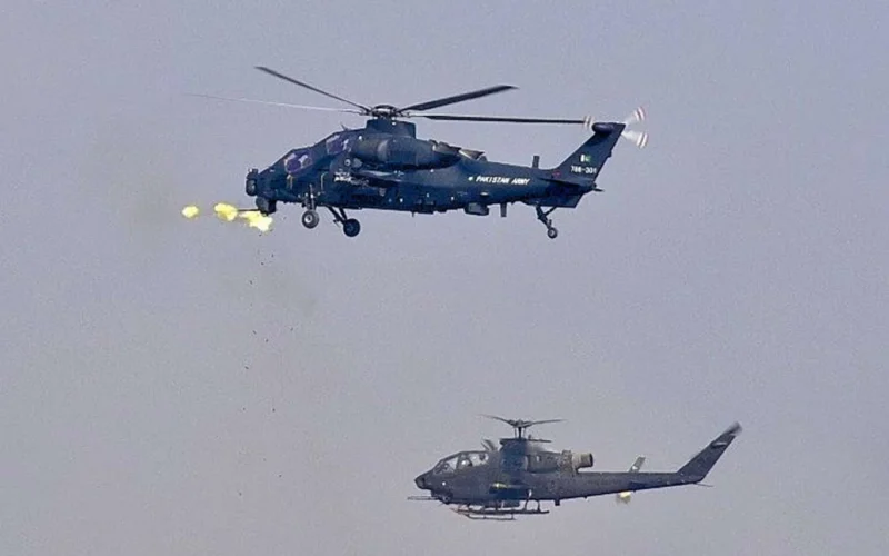 باكستان تستعرض Z-10ME-II الصينية وAH-1F كوبرا الأمريكية في مناورات نارية