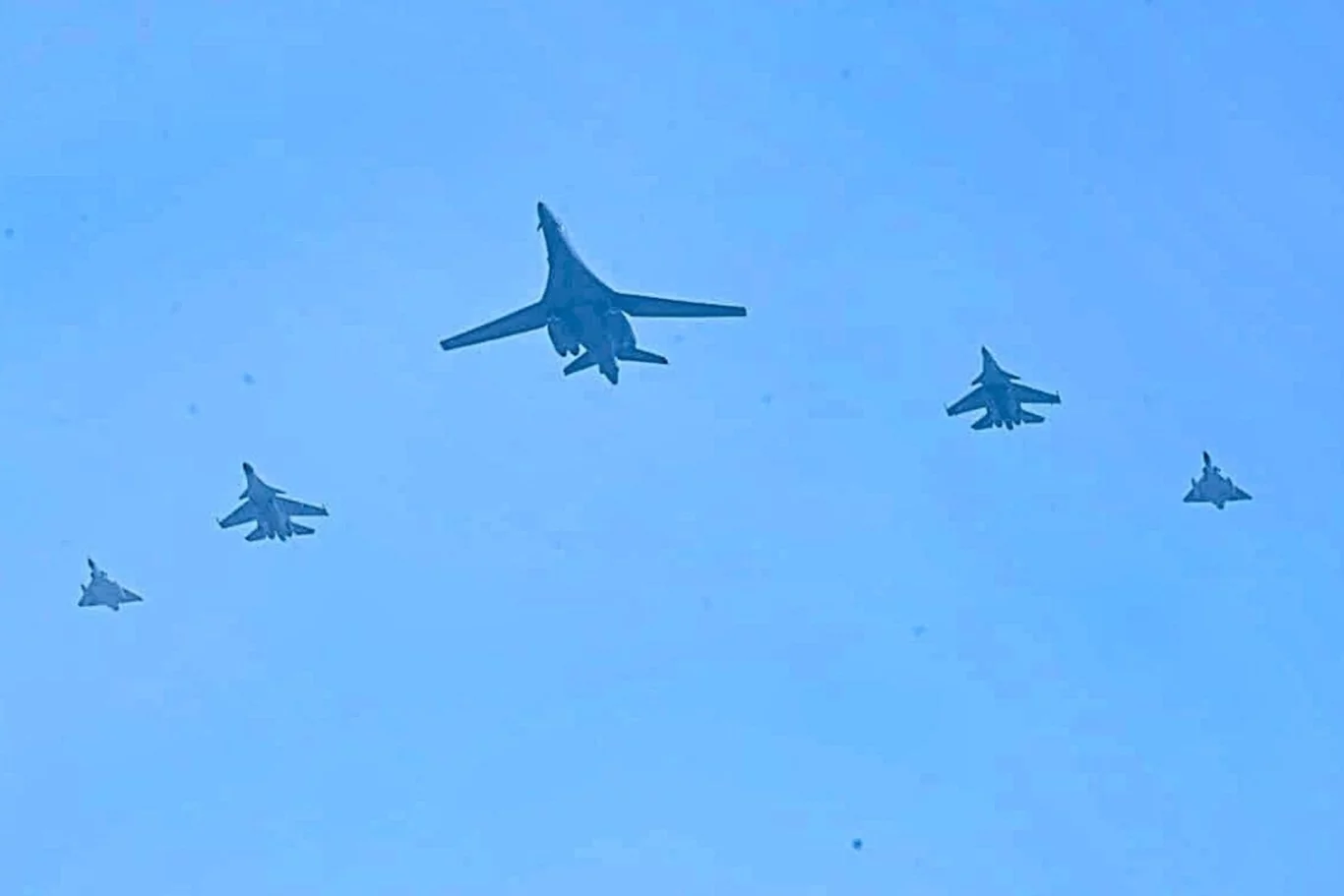 تدريبات جوية مشتركة بين الولايات المتحدة والهند بمشاركة قاذفة B-1B لانسر