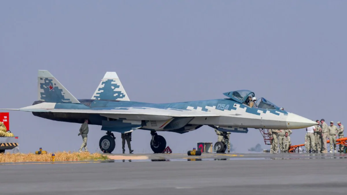 روسيا تكشف عن سو-57E الشبحية لأول مرة في دبي للطيران 2025