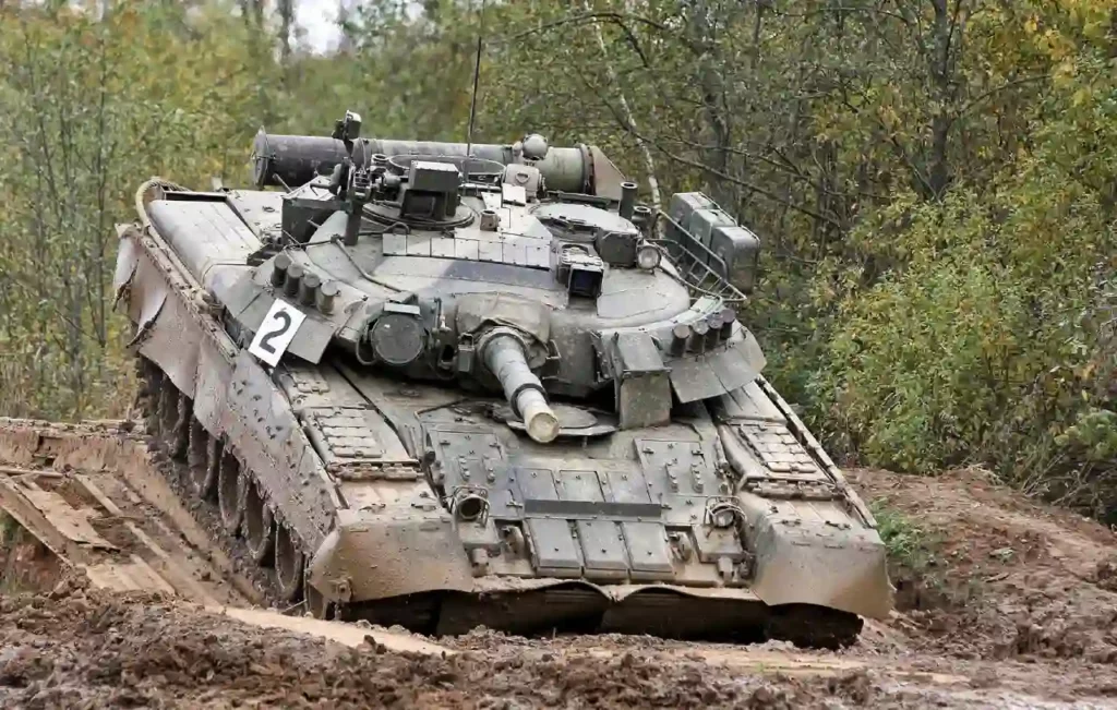 القوات الروسية تحدّث دبابة T-80BV بدروع BRAT أمريكية في أوكرانيا