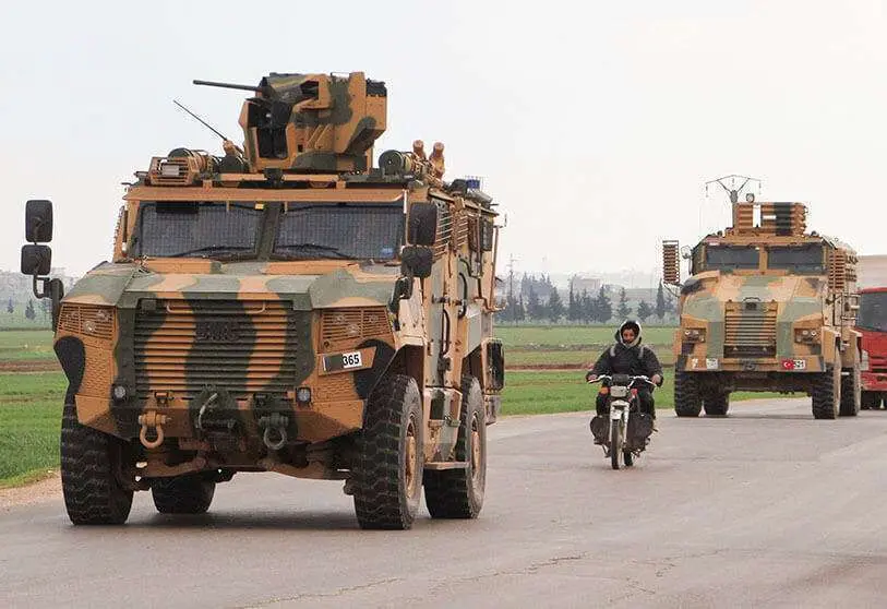 تركيا تنشر قافلة مدرعة داخل سوريا عبر باب الهوى