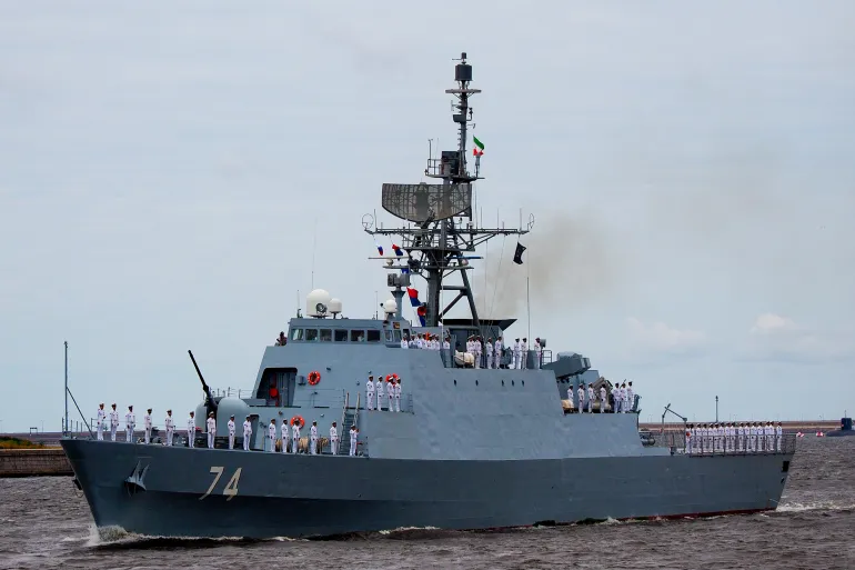 البحرية الإيرانية تعيد الفرقاطة سهند للخدمة بعد حادث انقلاب 2024