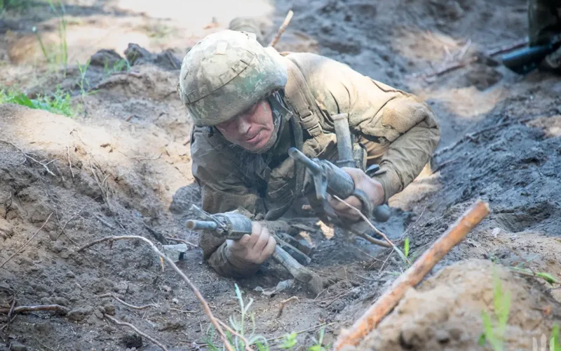 صاروخ روسي FAB‑3000 يضرب قاعدة أوكرانية ودخول سريع للروس في سيفيرسك