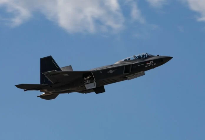 كوريا الجنوبية ترفع ميزانية الدفاع وتطور صاروخ جو-جو جديد