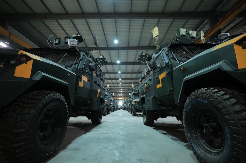 إيديكس 2025: مصر تكشف المنصة المدرعة BR7/STANG IV لإطلاق الطائرات المسيّرة