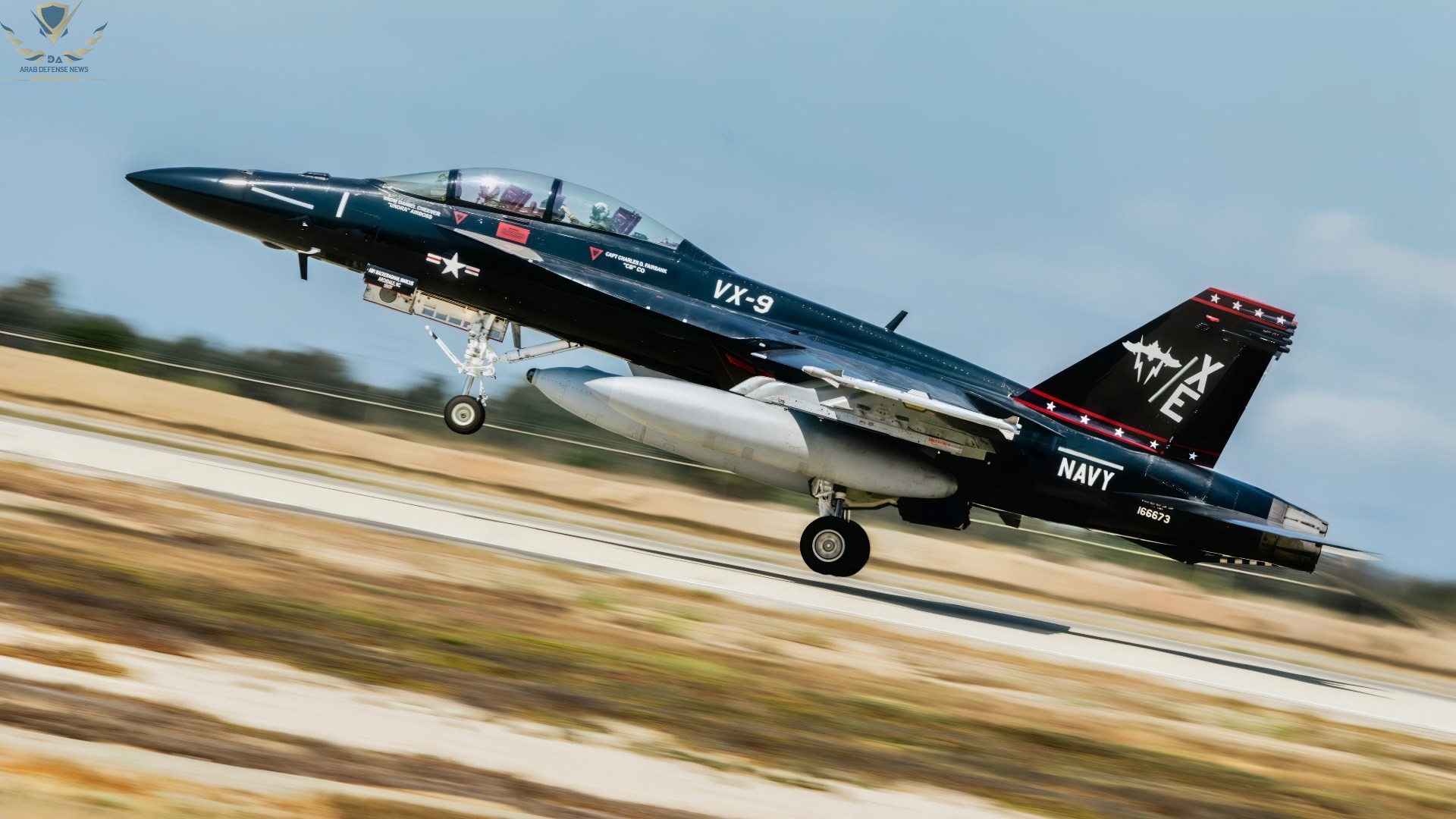 البحرية الأميركية تنتشل طائرتين محطمتين لمنع وصولهما إلى الصين