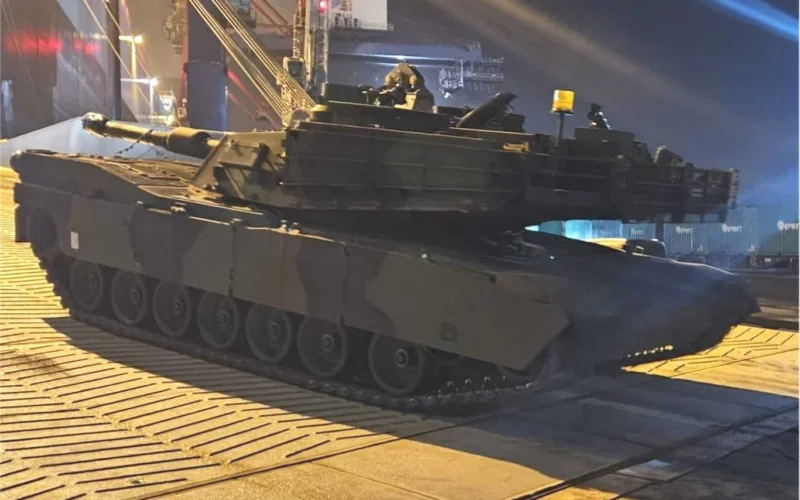 بولندا تتسلم 32 دبابة M1A2 SEPv3 لتعزيز ريادتها المدرعة في أوروبا