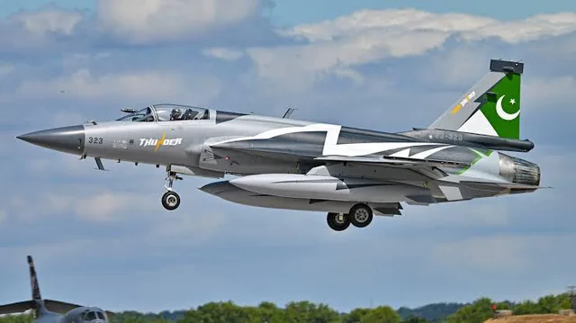 صفقة دفاعية ضخمة بين باكستان وليبيا تشمل طائرات مقاتلة من طراز JF-17