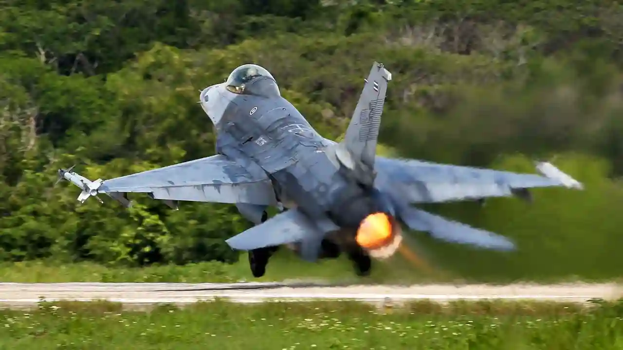 مقاتلات F-16 تايلندية تقصف مواقع كمبودية وسط أزمة الحدود