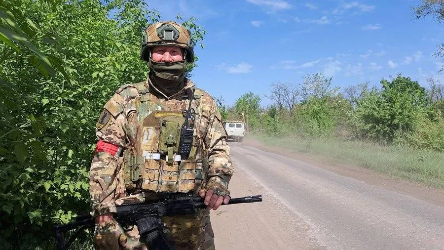 القوات الخاصة الأوكرانية تكشف تكتيكات مواجهة المسيّرات بالبندقية