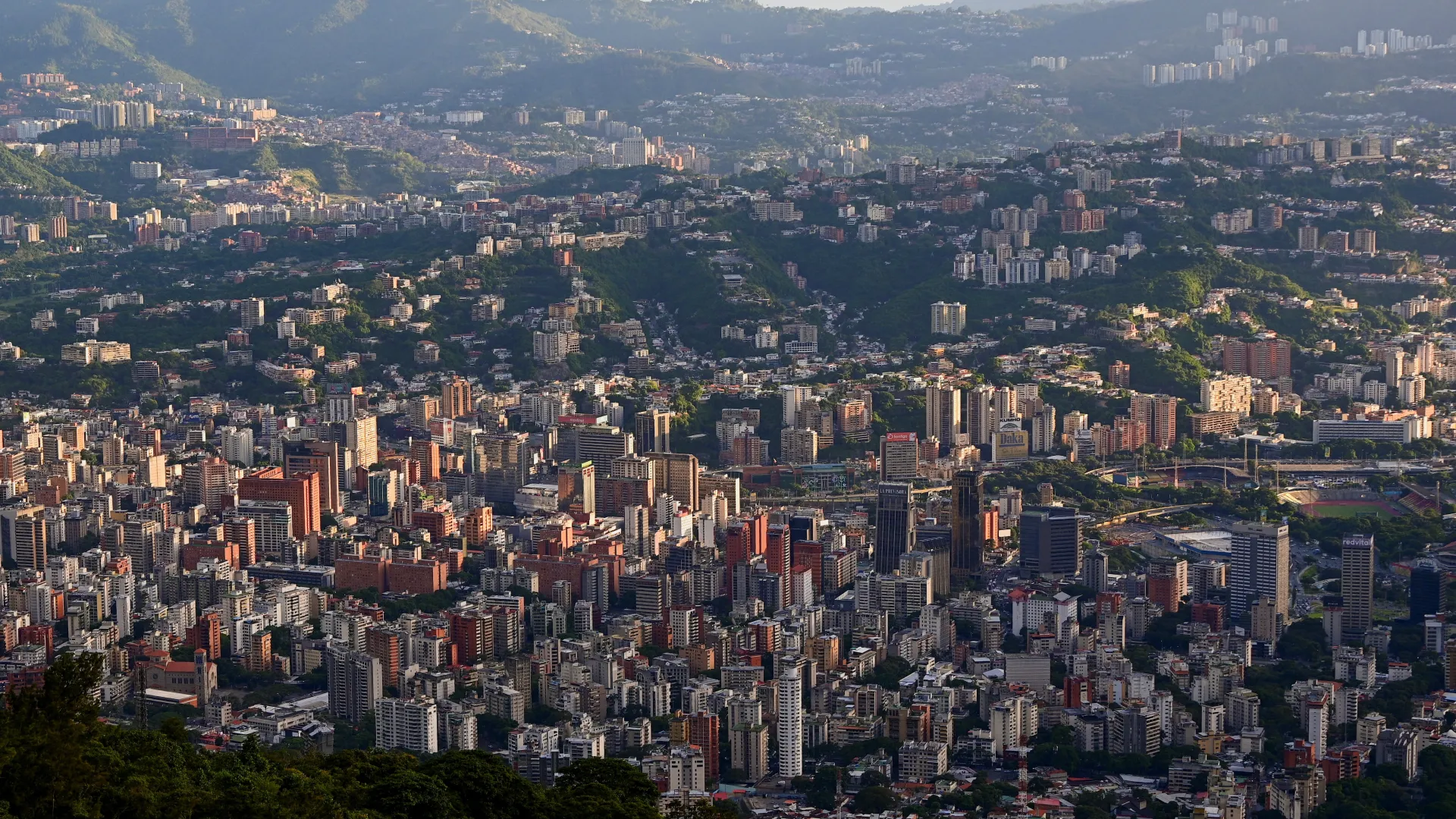 أمريكا تشن حربا على فنزويلا وانفجارات في العاصمة كراكاس