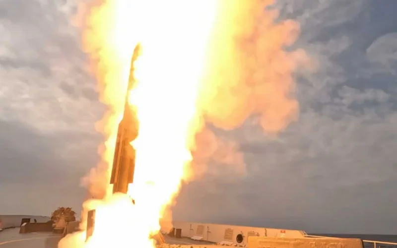 باكستان تنفذ أول إطلاق ناجح لصاروخ LY-80N البحري الصيني