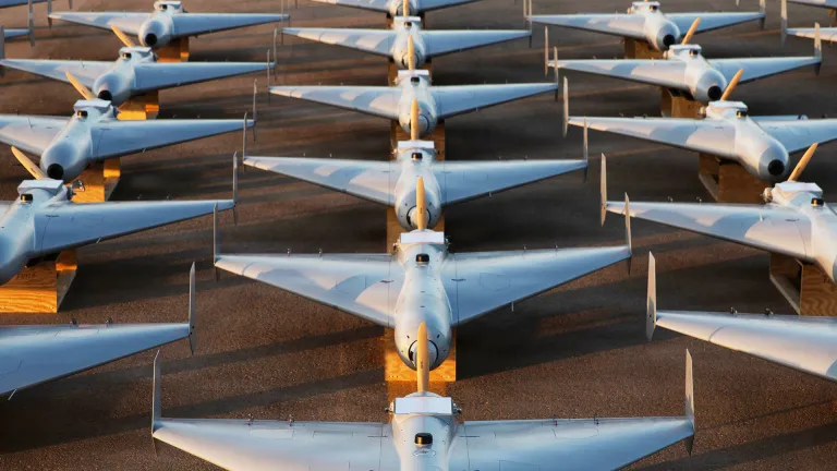 واشنطن تعزز وجودها العسكري بنشر ذخيرة «لوكاس» المتسكعة قرب إيران