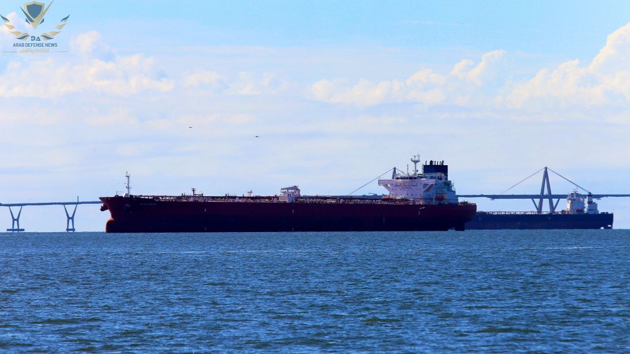 تصعيد بحري: روسيا ترسل غواصة لحماية ناقلة نفط مستهدفة