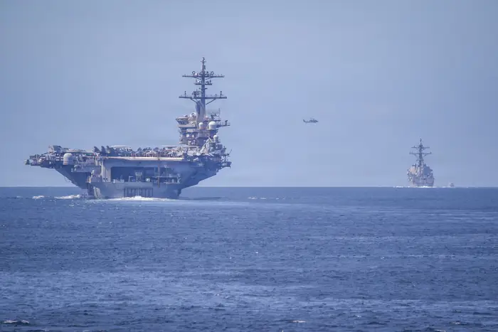 حشد القوات الأمريكية في الشرق الأوسط: التداعيات الاستراتيجية على الأمن القومي العربي