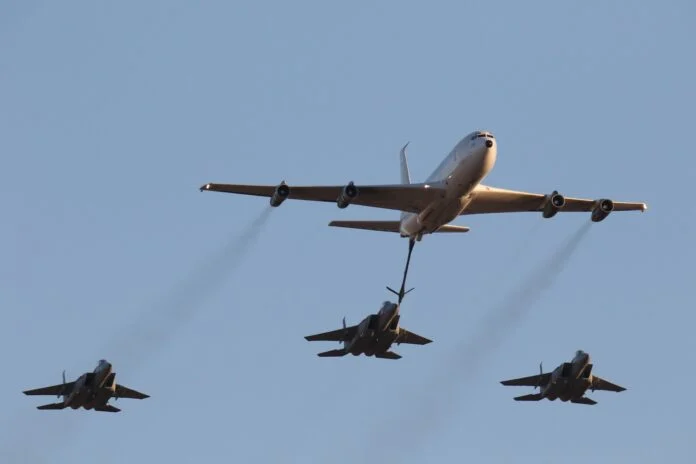 إسرائيل وأمريكا تبدآن الحرب ضد إيران بهجمات صاروخية دقيقة