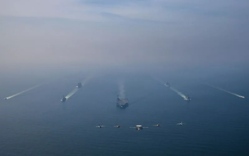 الولايات المتحدة تنشر قوة بحرية وجوية هائلة بالشرق الأوسط لردع إيران