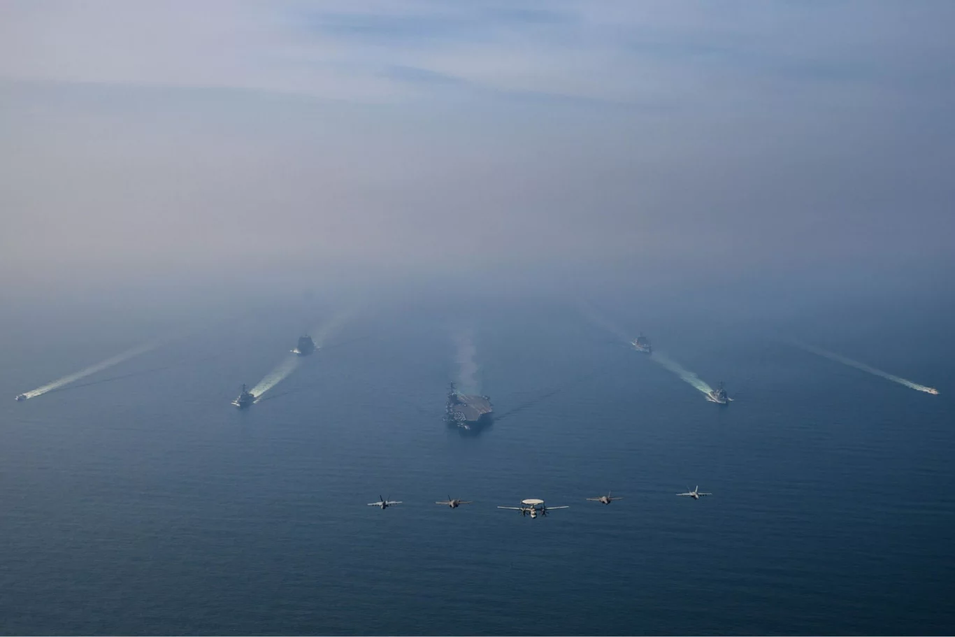 الولايات المتحدة تنشر قوة بحرية وجوية هائلة بالشرق الأوسط لردع إيران