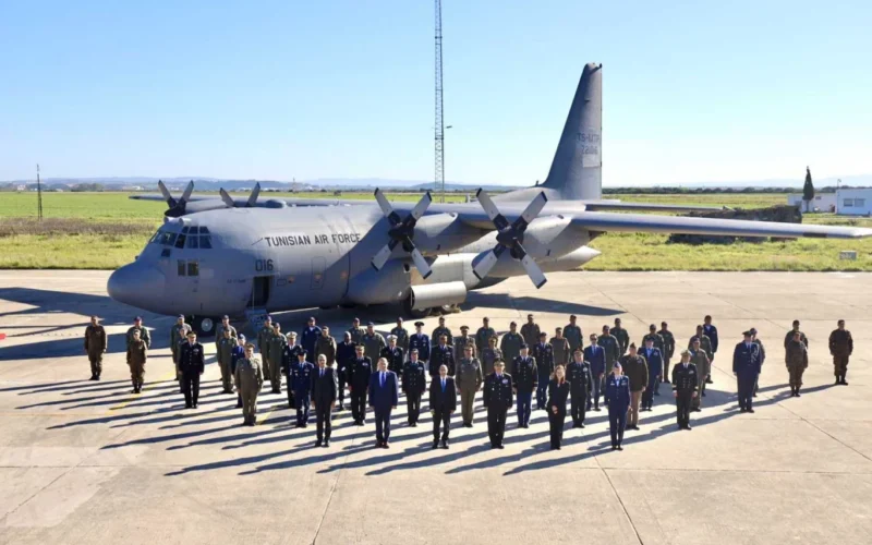 الولايات المتحدة تسلّم تونس رابع طائرة C-130 لتعزيز النقل الجوي العسكري