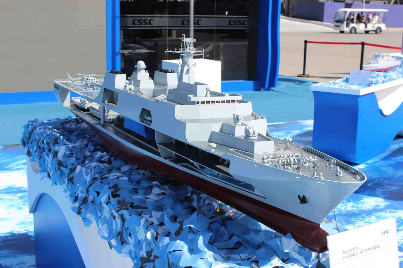 الصين تكشف في السعودية عن منصة إنزال برمائية بوزن 20 ألف طن