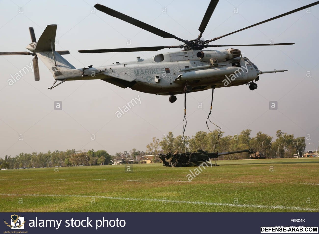 a-us-marine-corps-ch-53e-super-stallion-helicopter-with-marine-heavy-F6B04K.jpg