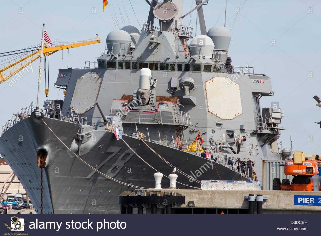 the-uss-porter-ddg-78-an-arleigh-burke-class-destroyer-at-naval-station-D6DCBH.jpg