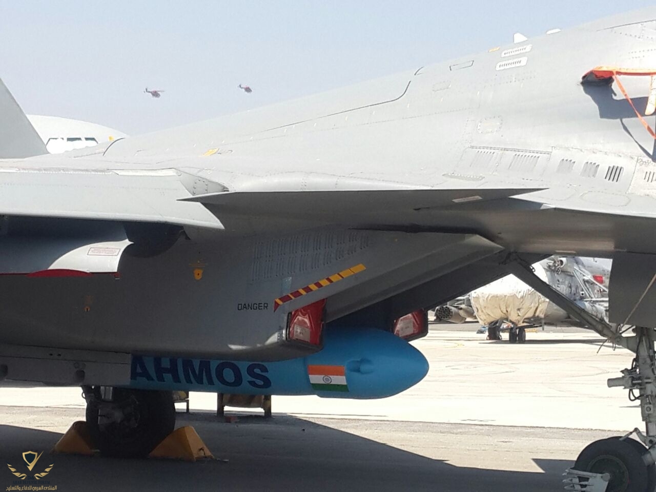 ob_246ba3_su-30mki-with-brahmos-a-at-aeroindia-2.JPG