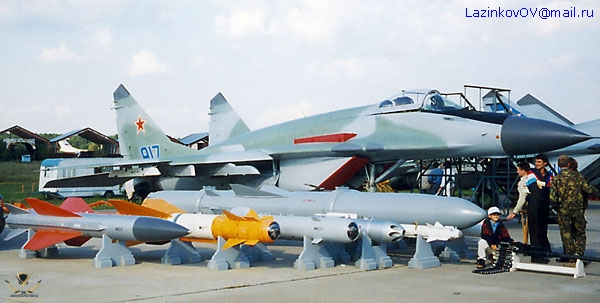 MAKS1999_MiG-29SMT_02.jpg