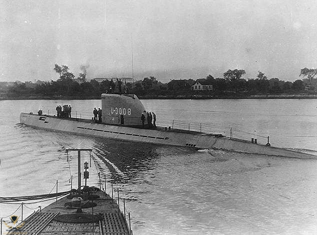 4B41BC1500000578-5625619-A_German_U_3008_submarine_off_Portsmouth_in_August_1946_towards_-m-59...jpg
