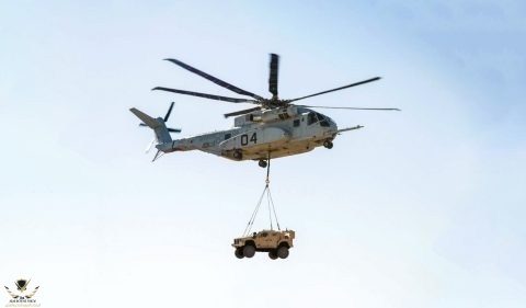 CH-53K-Lifts-18870-pound-JLTV.jpg.pc-adaptive.480.medium.jpeg