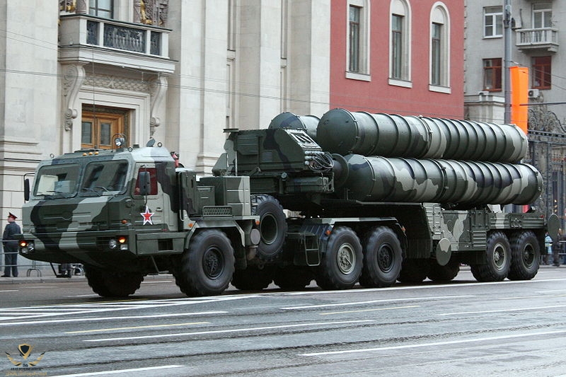 800px-ЗРК_С-400_Триумф_(SA-21)_на_репетиции_4_мая_2010.jpg
