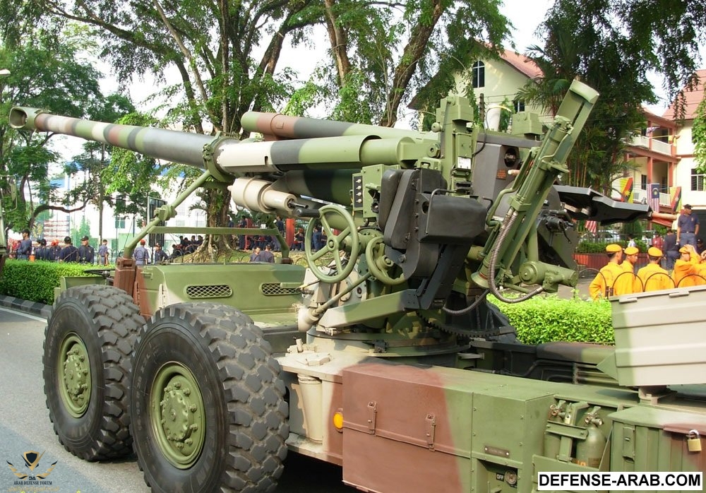 Malaysia Denel 155mm 45-cal G5 Mk 3 towed artillery_02.jpg