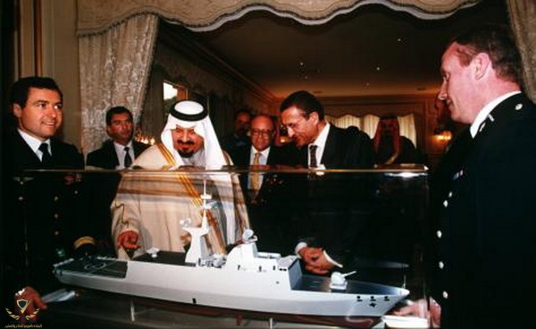 François-Léotard-lors-de-la-signature-du-contrat-Sawari-2-avec-lArabie-saoudite.jpg