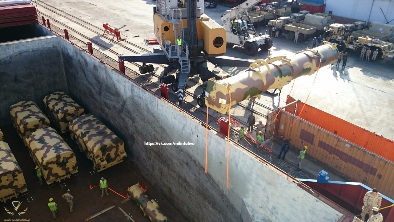 887X0PY-74c.jpg