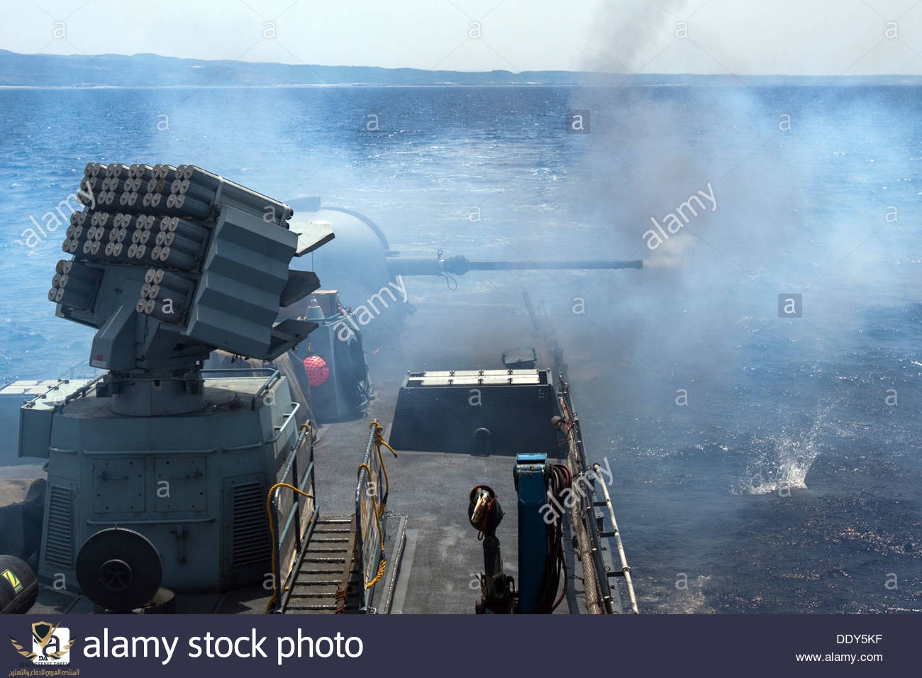 israeli-navy-missile-boat-class-saar-45-firing-a-76mm-cannon-DDY5KF.jpg