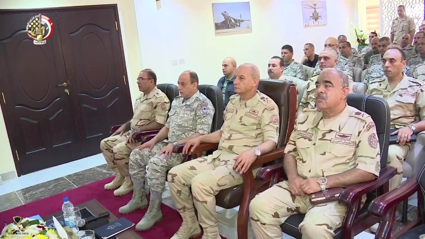 الفريق أول محمد زكى يتفقد الأنشطة المخططة لتدريبات ...JPG