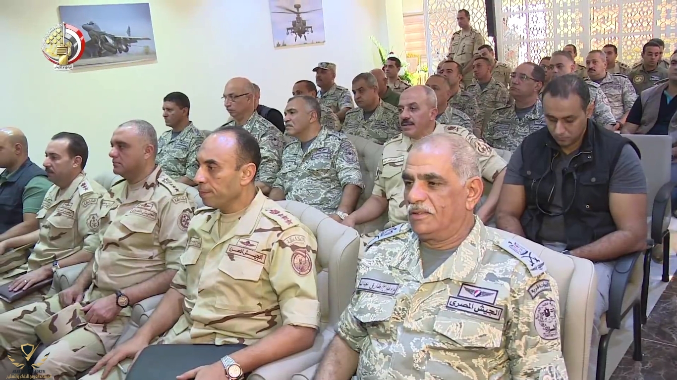 الفريق أول محمد زكى يتفقد الأنشطة المخططة لتدريبات ...JPG