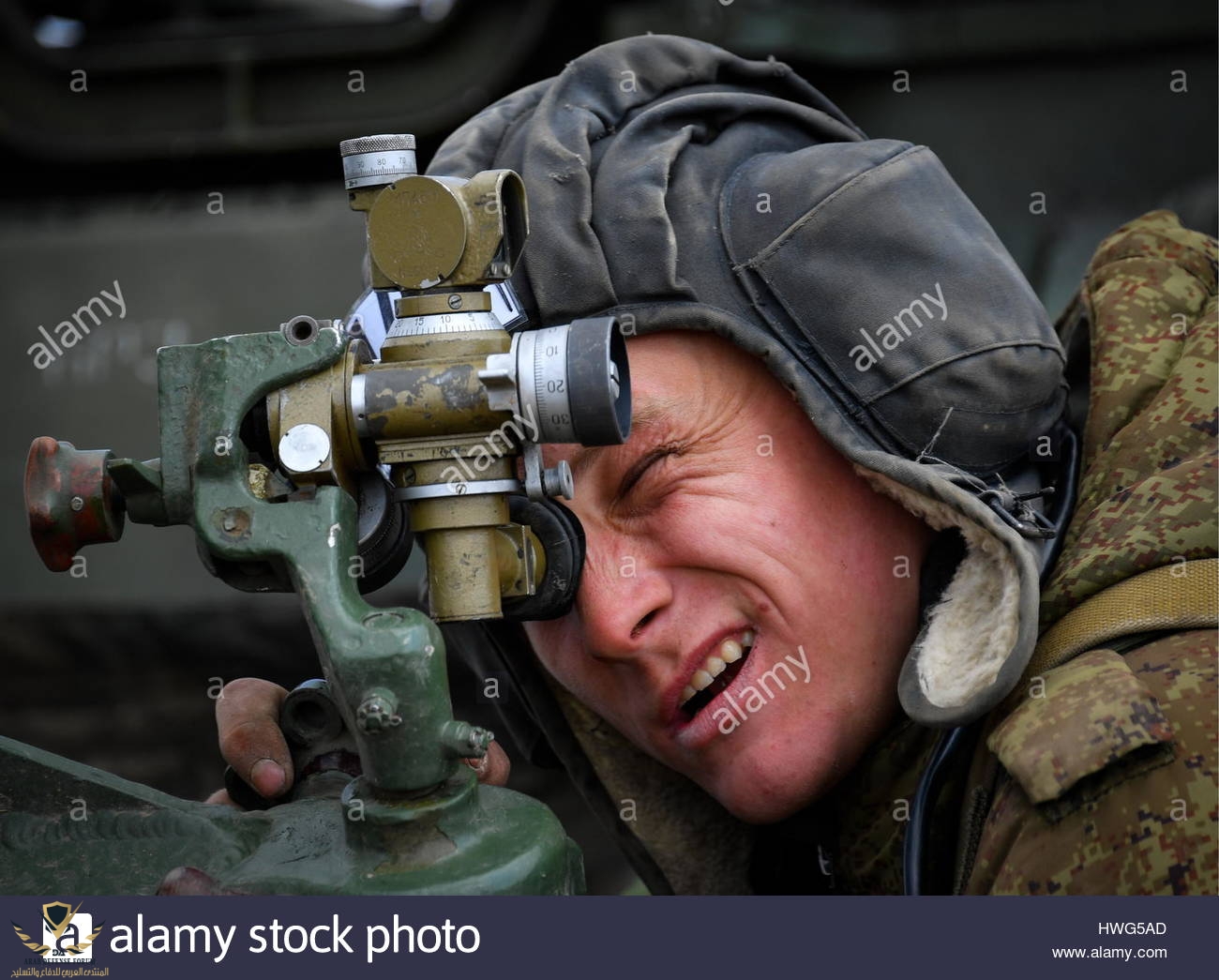 primorye-territory-russia-21st-mar-2017-a-serviceman-on-a-2s4-tyulpan-HWG5AD.jpg