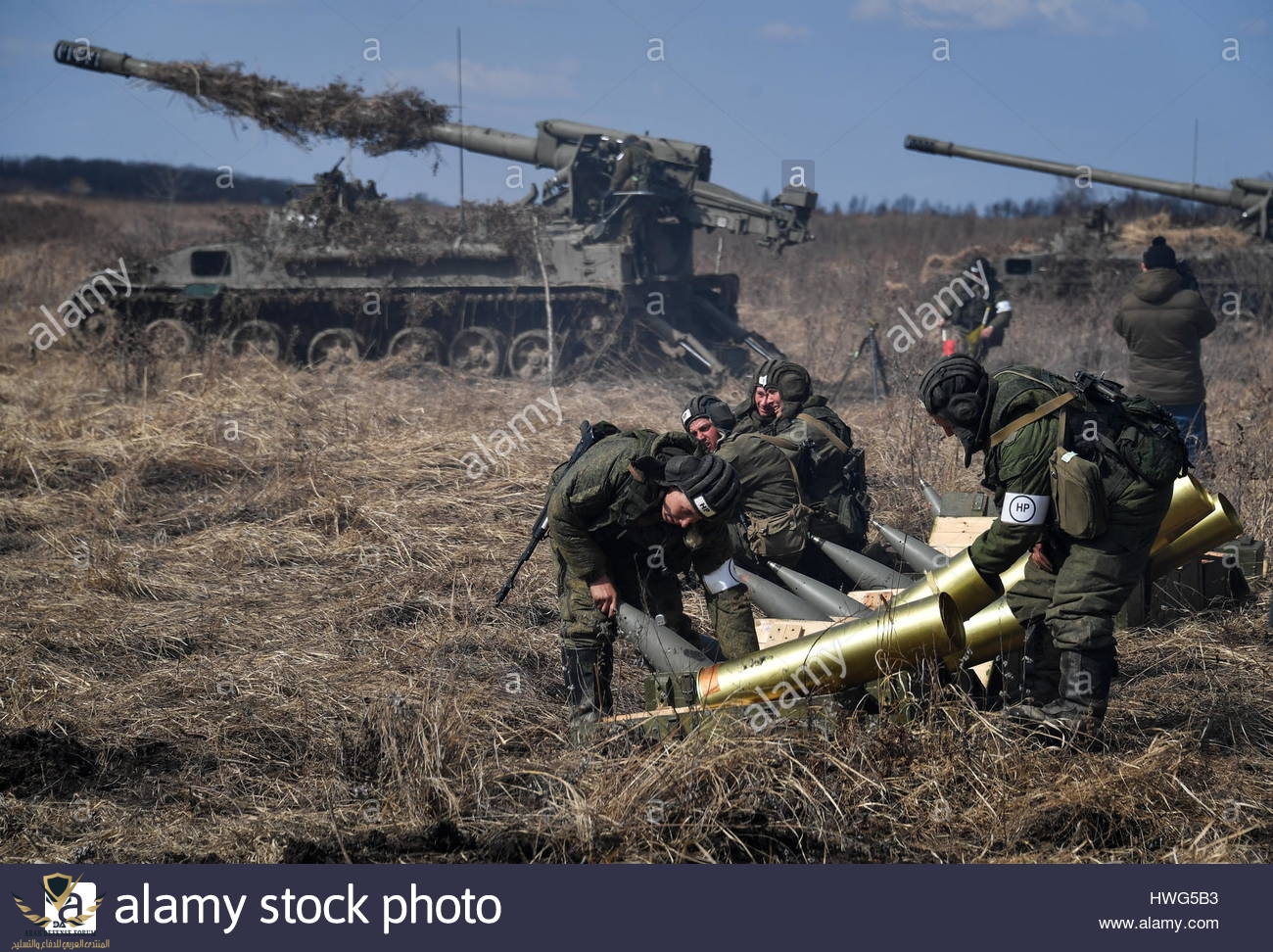 primorye-territory-russia-21st-mar-2017-servicemen-carry-projectiles-HWG5B3.jpg